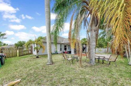 1233 Alcantarra Blvd, Fort Pierce FL  34953-3448 exterior