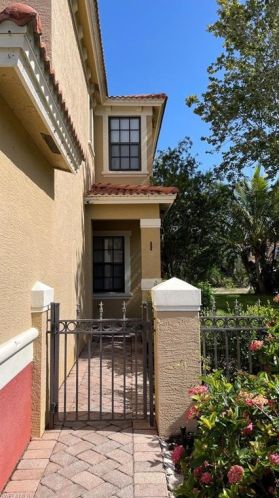 7385 Bristol Cir, Naples FL  34120-0696 exterior