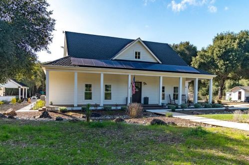 10555 Watsonville Rd, Gilroy CA  95020-9433 exterior