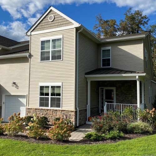200 Hudson View Ter, Hyde Park, NY 12538-3544