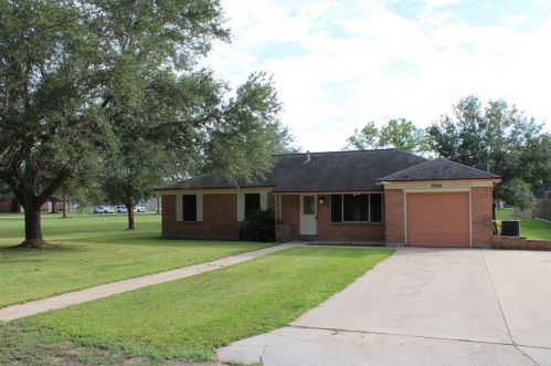 2006 Avenue F, Danbury, TX 77534-8092