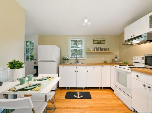 2 Noyes Rd, Lyme CT  06371-1636 exterior