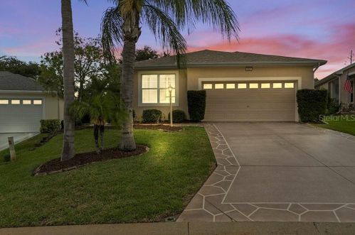 4907 Canoe Ct, Tavares, FL 32778-9139