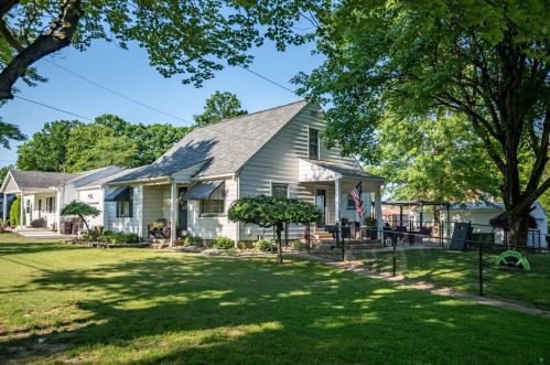 264 Crescent Dr, Hermitage, PA 16148-1740