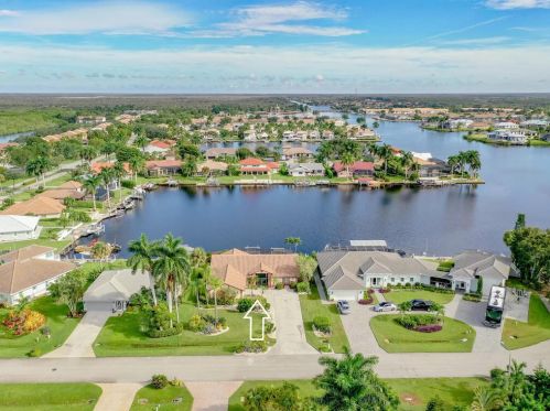 107 Newport Cay, Naples, FL 34114-9605