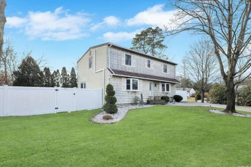 4 Rustic Gate, Panamoka NY  11961-2125 exterior