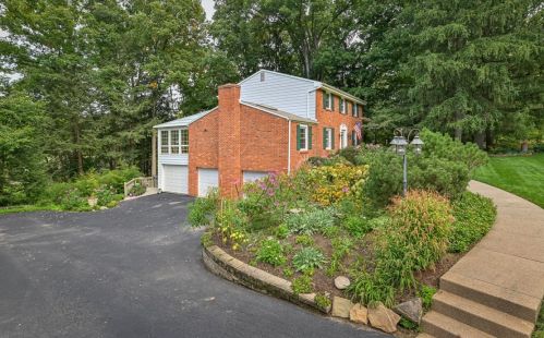 1021 Woodhill Dr, Gibsonia, PA 15044-9271