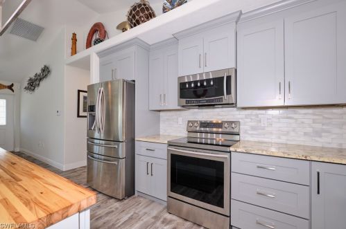 3633 Mango St, Saint James City FL  33956-2553 exterior