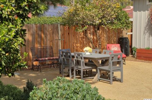 2700 El Caminito, Glendale CA 91214-2934 exterior