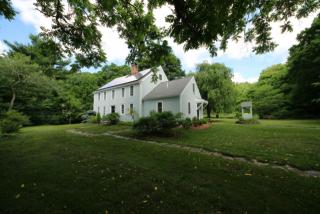 542 Mountain Laurel Rd, Fairfield, CT 06824-2404