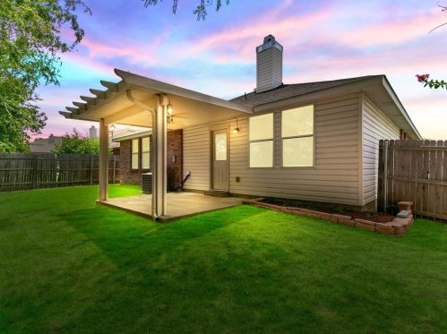 2617 Tuscan View Dr, Fort Worth TX  76131-5125 exterior