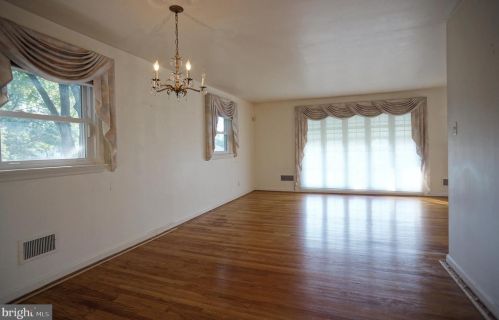 8 Brentwood Rd, Camp Hill PA  17011-2503 exterior