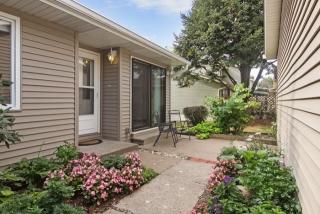 3095 Parkwild Dr, Panarama Park, IA 52722-2244