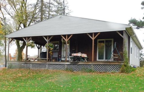 2664 Rocky Glen Rd, Adamsville, PA 16110-1532