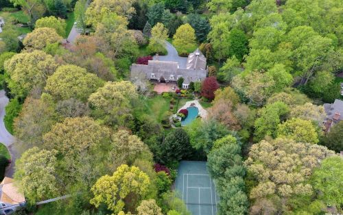3 Saddle Ridge Rd, Westbury, NY 11568-1151