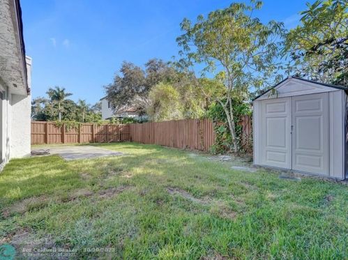212 2nd Ct, Dania Beach FL  33004-4813 exterior