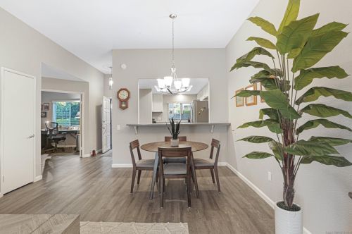 2876 Andover Ave, Carlsbad CA  92010-7004 exterior