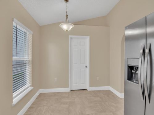 1220 25th Ter, Vero Beach FL 32968-5068 exterior