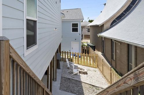 3610 Sealy St, Galveston TX 77550-4029 exterior