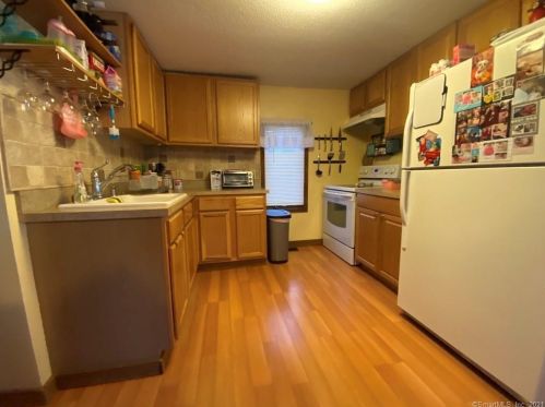 15 Martin Rd, Bristol, CT 06010-4019