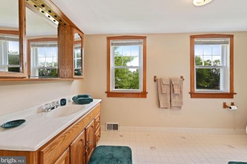 12 Cedar Ave, Berlin Boro NJ  08009-1302 exterior