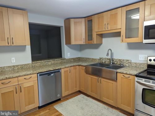 5873 Jacksons Oak Ct, Springfield VA  22015-2304 exterior