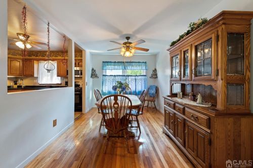 291 Park Dr, Woodbridge NJ  07095-0020 exterior