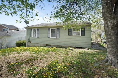 20 Shelley St, Waterbury CT  06705-1127 exterior