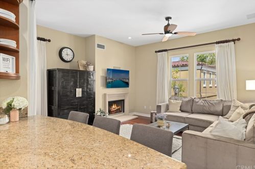 29 Via Amanti, Newport Beach CA  92657-1126 exterior