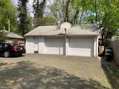 35 Monroe Pl, Bloomfield, NJ 07003-3509