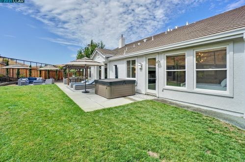 1046 Rolling Woods Way, Concord CA  94521-5400 exterior