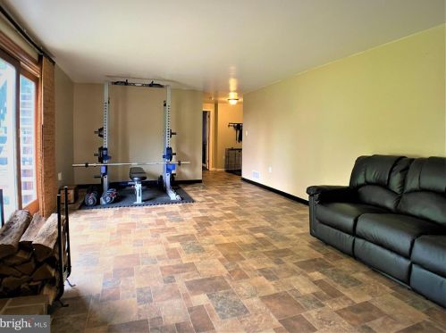 381 Lake St, Ephrata PA  17522-2456 exterior