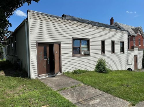 527 Division St, Bangor, PA 18013-1805