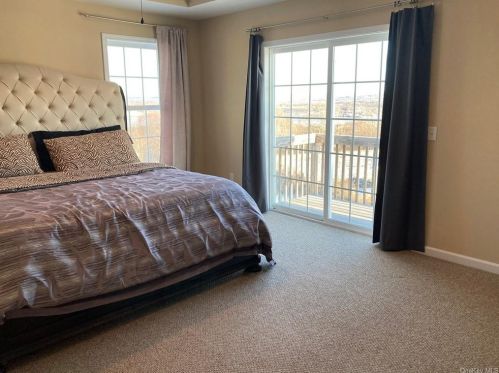 8 Summit Dr, Marlborough NY  12542-6408 exterior