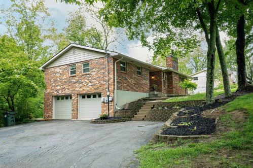 5629 Pleasant View Dr, Milford, OH 45150-2836