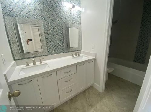 327 188th Ter, Hollywood FL  33029-5441 exterior