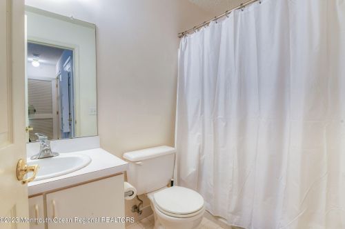 43 Phoenix Ct, Tinton Falls NJ  07712-7772 exterior