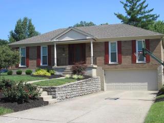 2562 Falconbridge Dr, Cincinnati, OH 45238-1825