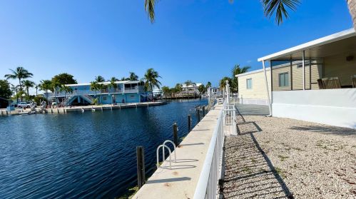 1136 Gulfstream Ln, Key Largo FL  33037-2808 exterior
