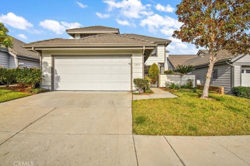 1859 Spyglass Cir, Vista, CA 92081-8953