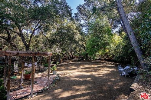 21658 Encina Rd, Topanga CA  90290-3524 exterior