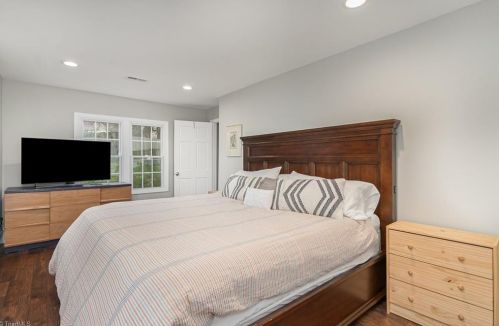 1701 Friendly Ave, Greensboro NC  27403-1238 exterior