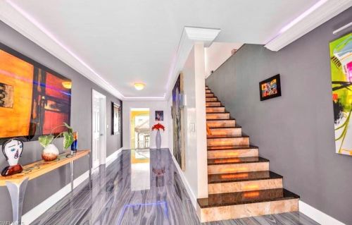 10242 Vanderbilt Dr, Naples FL  34108-2157 exterior