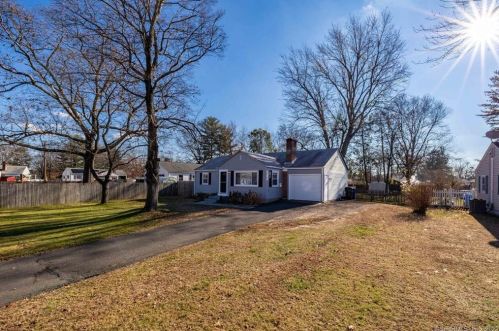 7 Fairfield Dr, Windsor Locks CT exterior