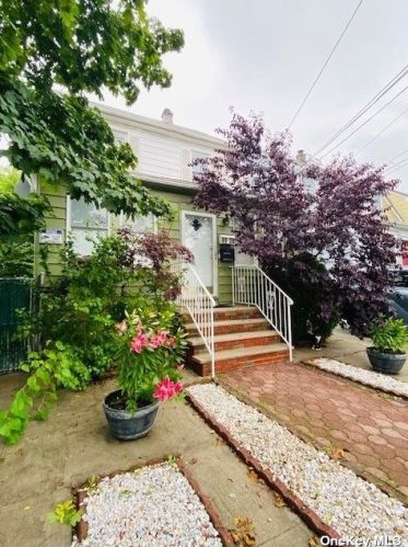 89-28 250th St, Jamaica, NY 11426-2619