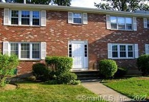 64 Robert Treat Dr, Milford CT  06460-8352 exterior