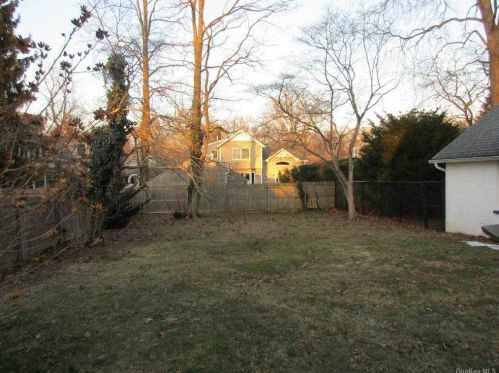 12 Kalmia St, Elwood NY  11731-1213 exterior