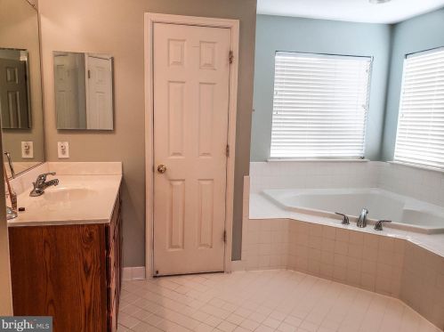 3810 Rolling Hills Dr, Upton PA  17225-8392 exterior