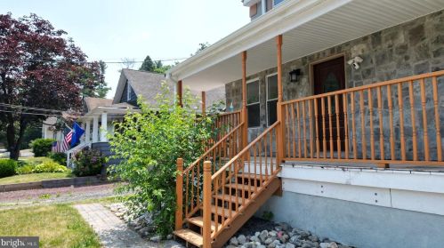 121 Woodland Ave, Barrington, NJ 08007-1342