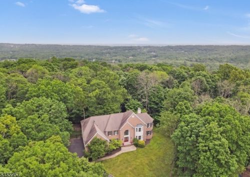 8 Forest View Dr, Martinsville NJ  08836-2039 exterior